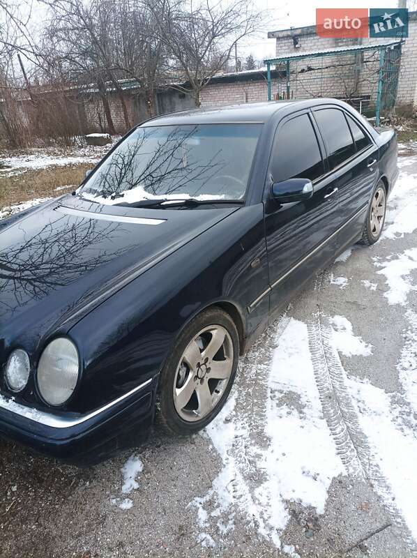 Седан Mercedes-Benz E-Class 1999 в Долинской