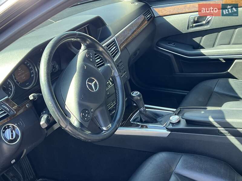 Седан Mercedes-Benz E-Class 2010 в Ровно
