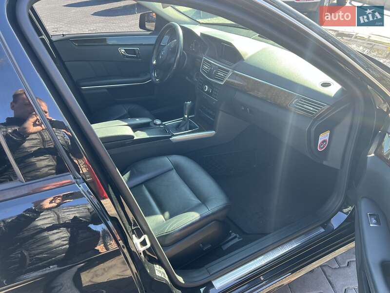 Седан Mercedes-Benz E-Class 2010 в Ровно
