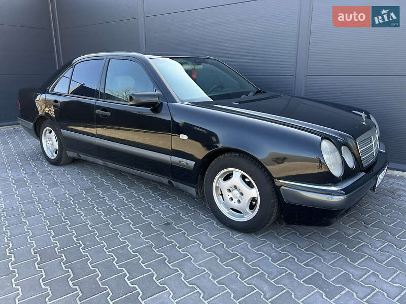 Седан Mercedes-Benz E-Class 1998 в Киеве