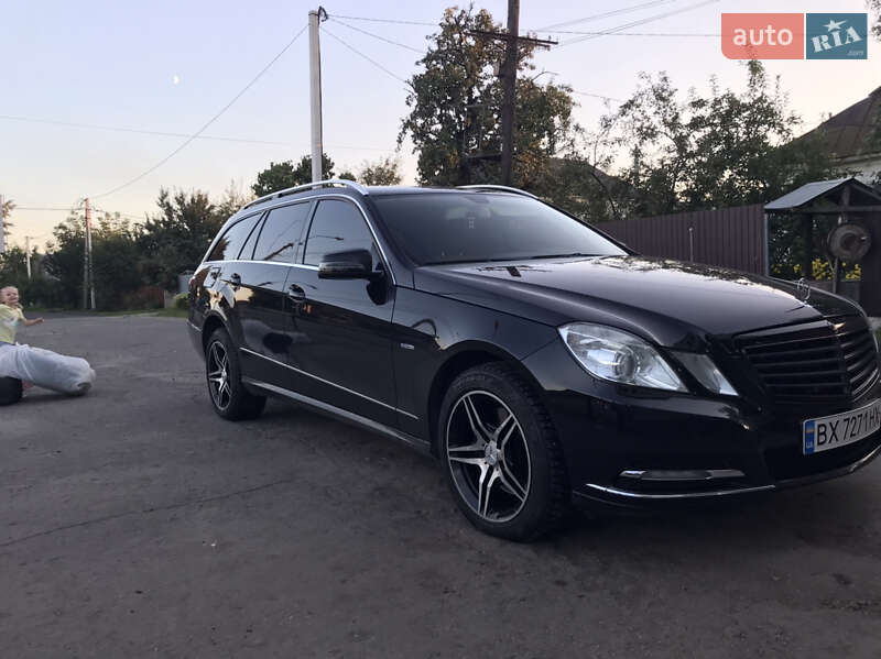 Універсал Mercedes-Benz E-Class 2011 в Старокостянтинові