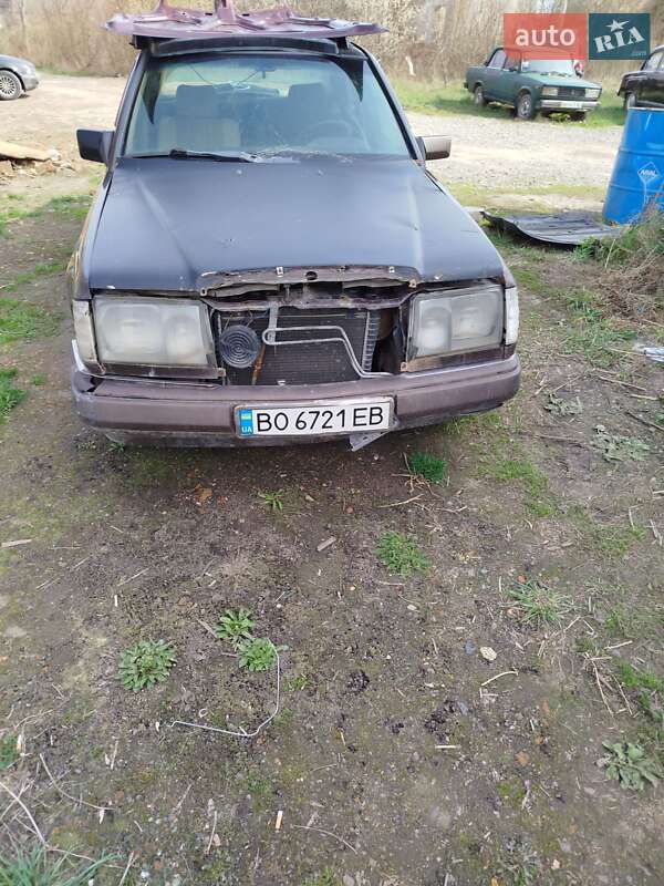 Седан Mercedes-Benz E-Class 1988 в Гусятине
