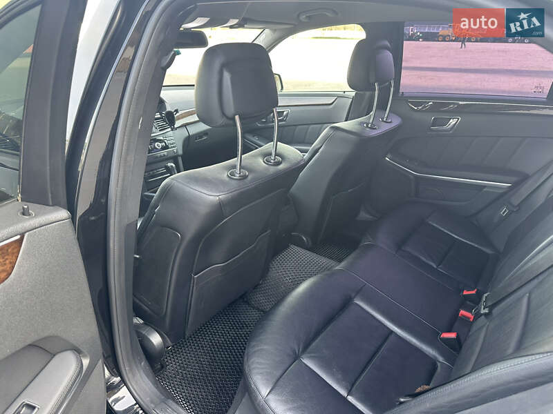 Седан Mercedes-Benz E-Class 2011 в Могилев-Подольске