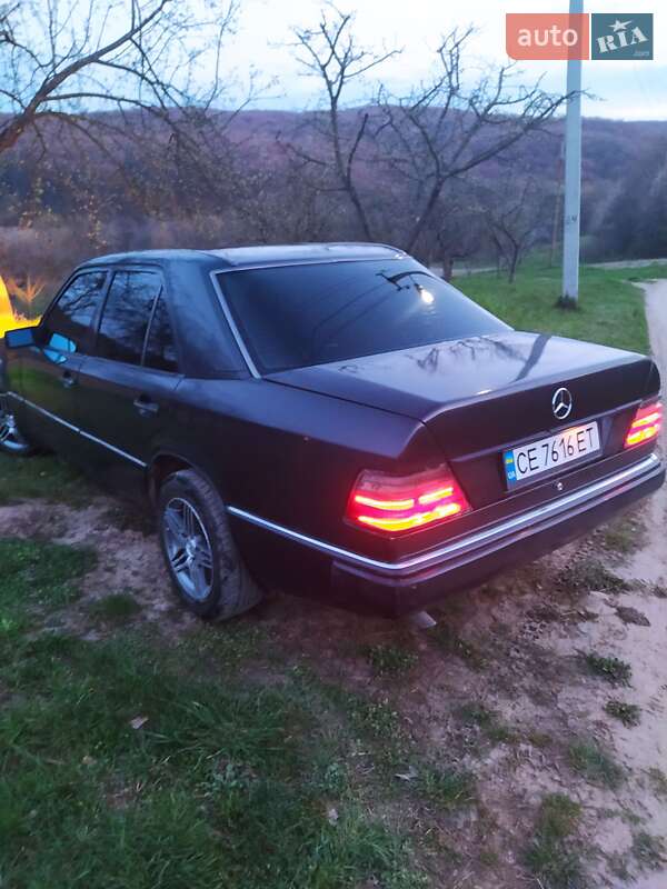 Седан Mercedes-Benz E-Class 1992 в Великому Кучурові