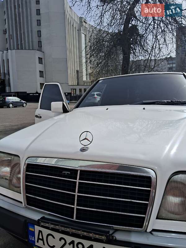 Седан Mercedes-Benz E-Class 1994 в Луцке
