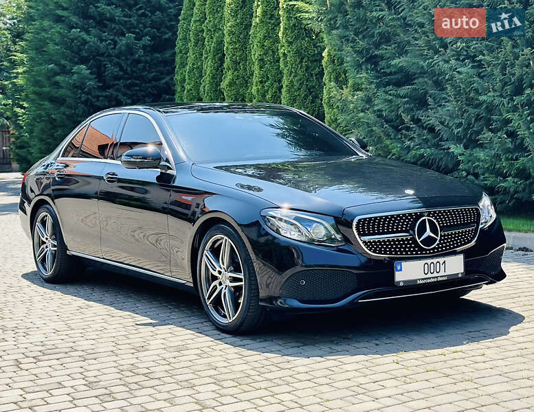 Седан Mercedes-Benz E-Class 2017 в 