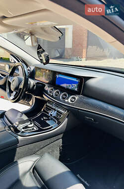 Седан Mercedes-Benz E-Class 2017 в 