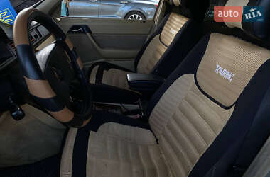 Седан Mercedes-Benz E-Class 1990 в 