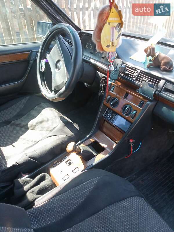 Седан Mercedes-Benz E-Class 1995 в Жмеринке