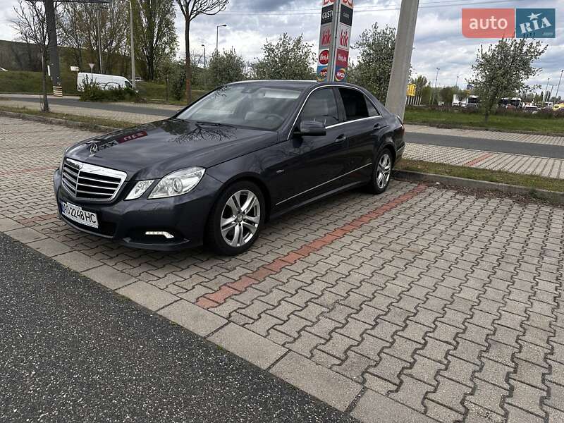 Седан Mercedes-Benz E-Class 2010 в 