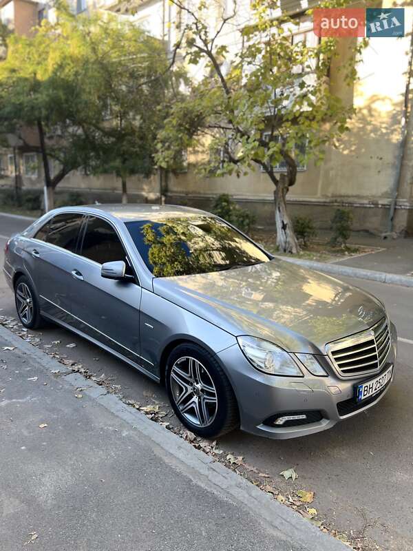 Седан Mercedes-Benz E-Class 2010 в 