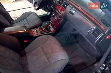 Седан Mercedes-Benz E-Class 2000 в 