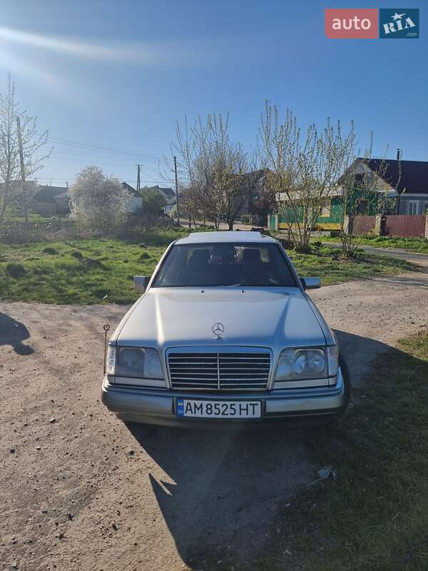 Седан Mercedes-Benz E-Class 1995 в Коростишеві