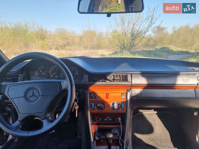 Седан Mercedes-Benz E-Class 1995 в Коростишеві