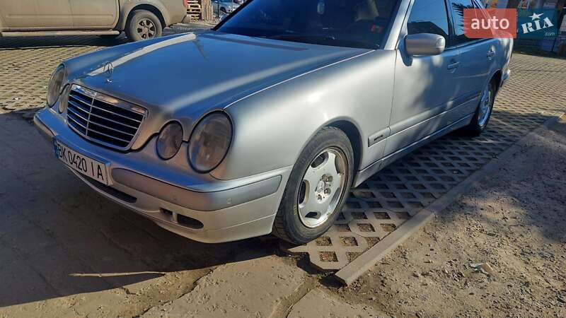 Mercedes-Benz E-Class 2001