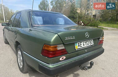Седан Mercedes-Benz E-Class 1989 в 