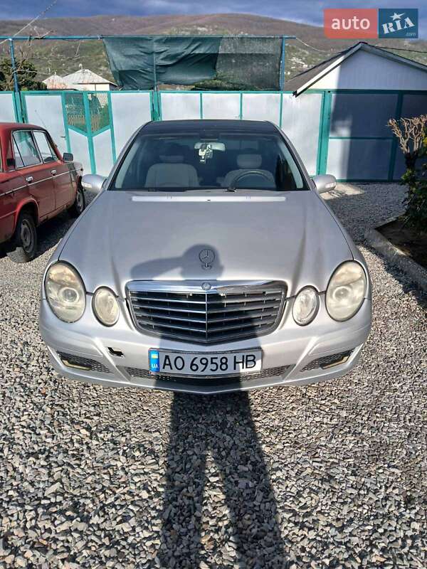 Седан Mercedes-Benz E-Class 2003 в 