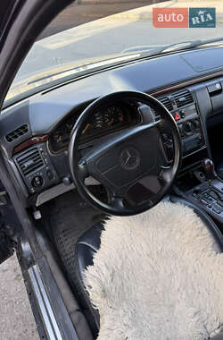 Седан Mercedes-Benz E-Class 1998 в 