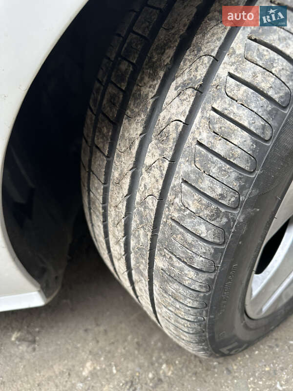 Седан Mercedes-Benz E-Class 2012 в Хусті