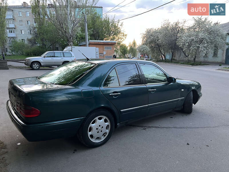 Седан Mercedes-Benz E-Class 1998 в Кропивницькому