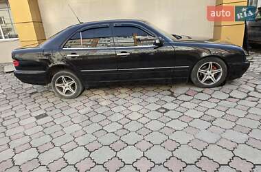 Седан Mercedes-Benz E-Class 2001 в 
