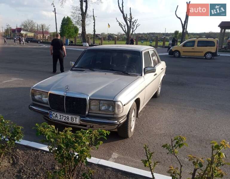 Mercedes-Benz E-Class 1982