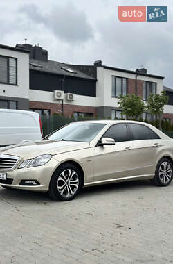 Седан Mercedes-Benz E-Class 2010 в 