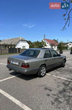 Седан Mercedes-Benz E-Class 1992 в 