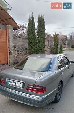 Седан Mercedes-Benz E-Class 2000 в 