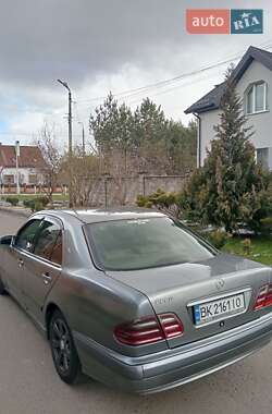 Седан Mercedes-Benz E-Class 2000 в 