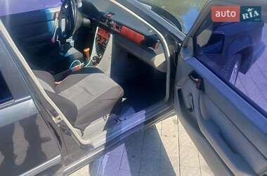 Седан Mercedes-Benz E-Class 1990 в 