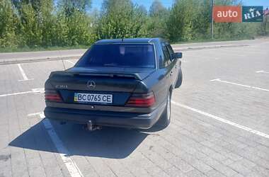 Седан Mercedes-Benz E-Class 1990 в 