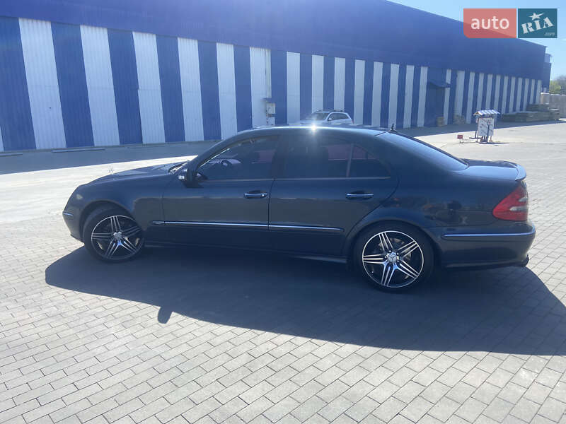 Седан Mercedes-Benz E-Class 2002 в 