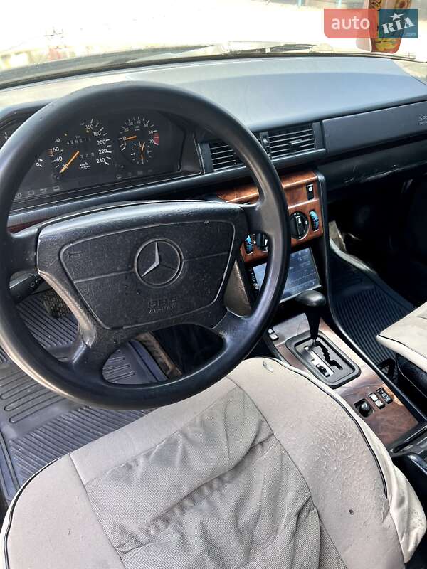 Седан Mercedes-Benz E-Class 1994 в Житомирі