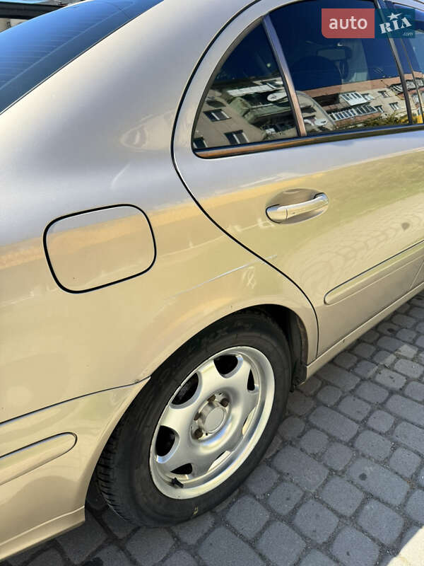 Седан Mercedes-Benz E-Class 2003 в Ужгороді