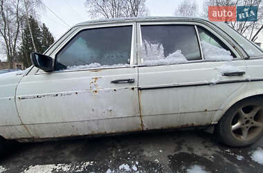Седан Mercedes-Benz E-Class 1980 в 