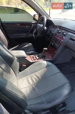 Седан Mercedes-Benz E-Class 2001 в 
