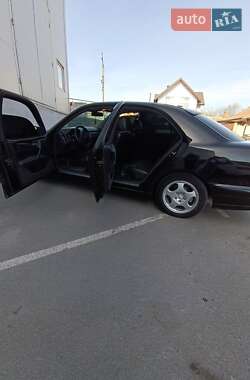 Седан Mercedes-Benz E-Class 2001 в 