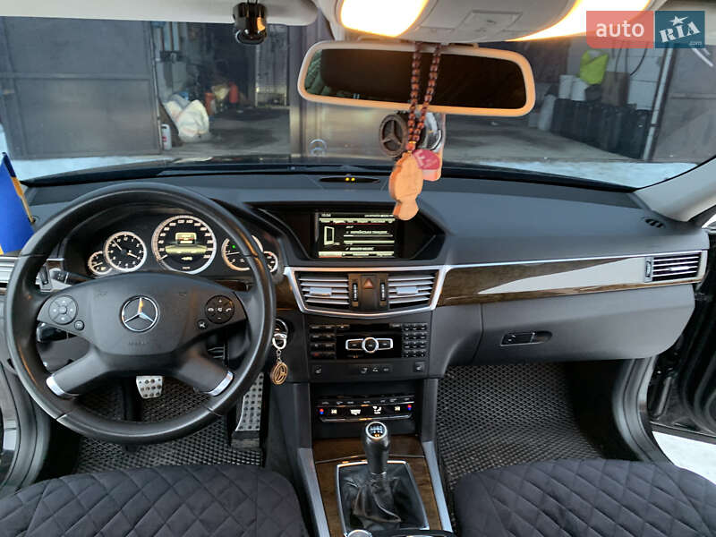 Седан Mercedes-Benz E-Class 2012 в Хмельницькому