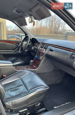 Седан Mercedes-Benz E-Class 2000 в 