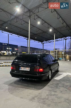Універсал Mercedes-Benz E-Class 2001 в 