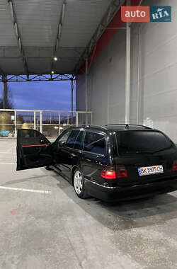 Універсал Mercedes-Benz E-Class 2001 в 