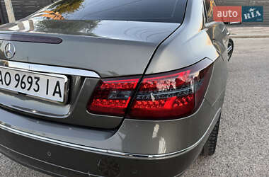 Купе Mercedes-Benz E-Class 2011 в 