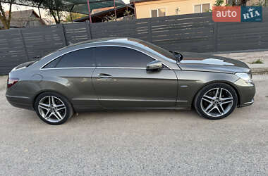 Купе Mercedes-Benz E-Class 2011 в 
