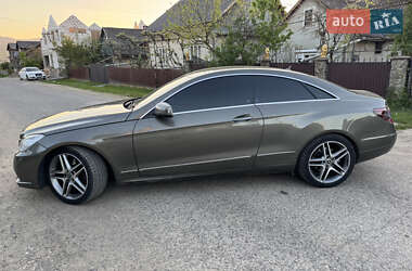 Купе Mercedes-Benz E-Class 2011 в 