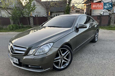 Купе Mercedes-Benz E-Class 2011 в 