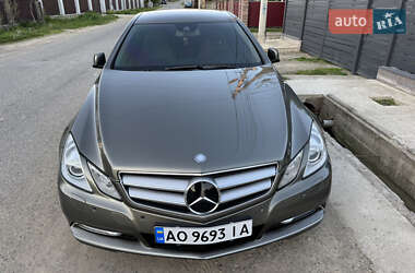 Купе Mercedes-Benz E-Class 2011 в 