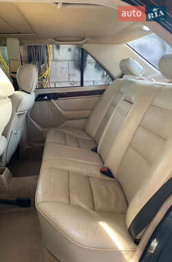 Седан Mercedes-Benz E-Class 1987 в 