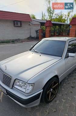 Купе Mercedes-Benz E-Class 1993 в 
