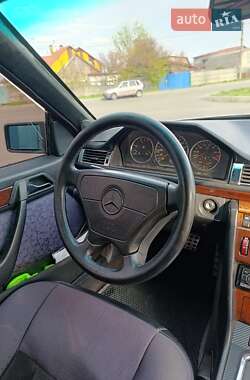Купе Mercedes-Benz E-Class 1993 в 